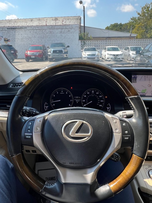 2013 Lexus ES Image 9