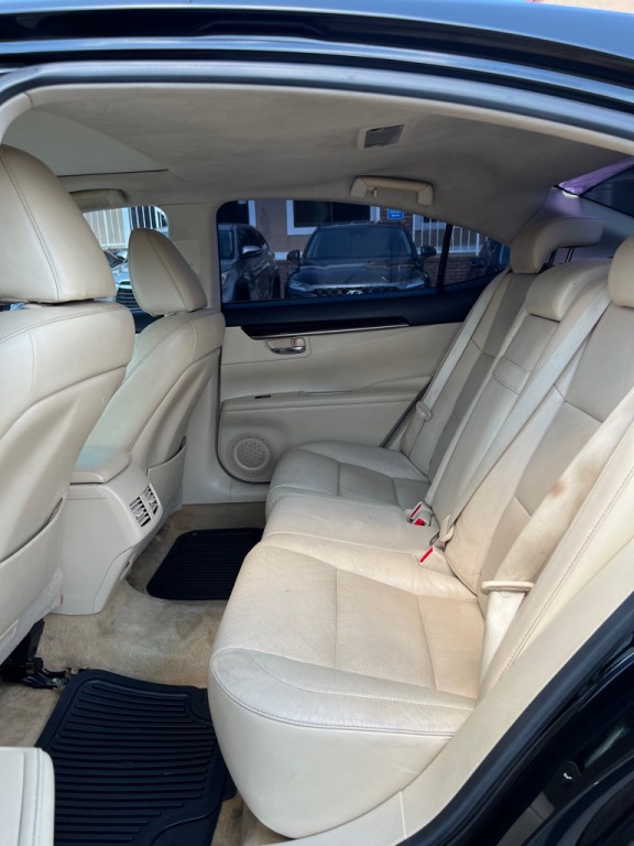 2013 Lexus ES Image 15