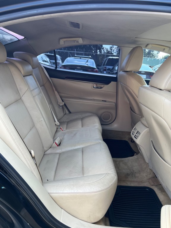 2013 Lexus ES Image 16