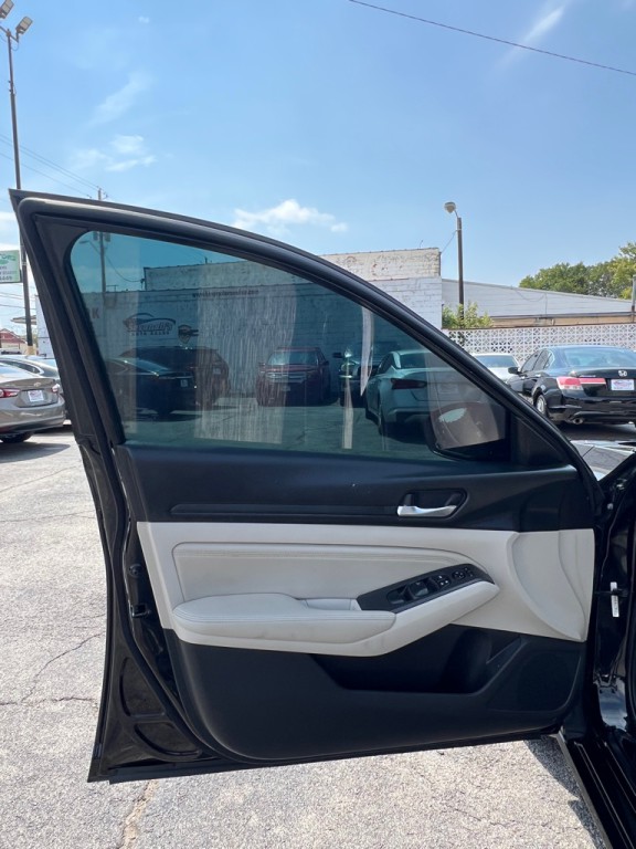 2019 Nissan Altima Image 9