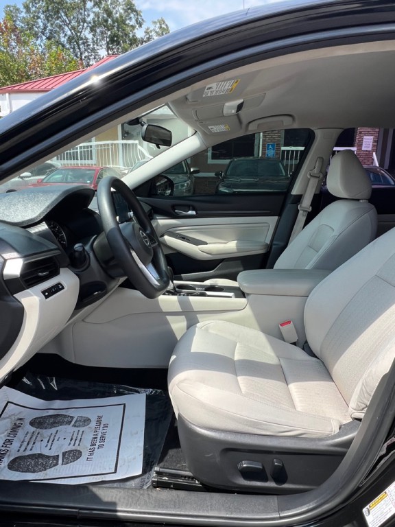 2019 Nissan Altima Image 10