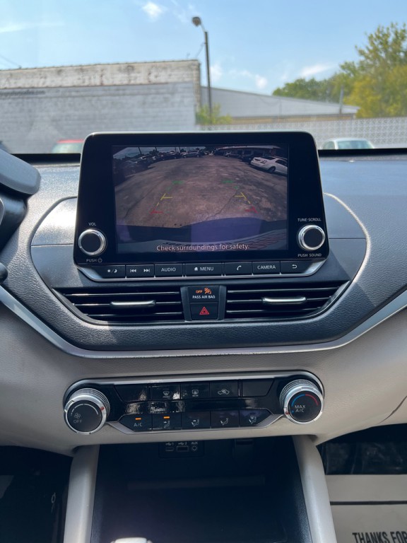 2019 Nissan Altima Image 17