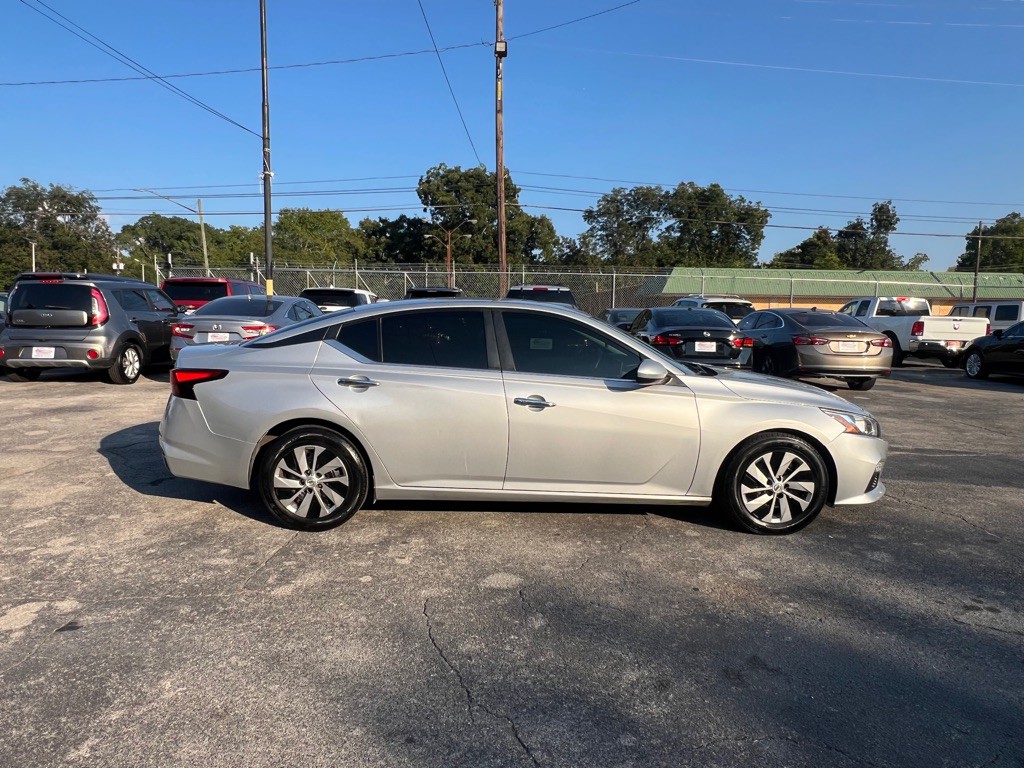 2020 Nissan Altima Image 7