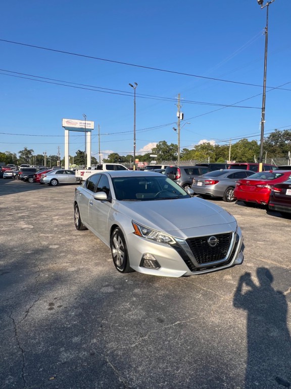 2020 Nissan Altima Image 8