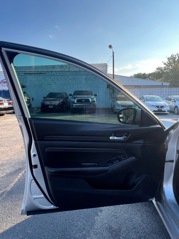 2020 Nissan Altima Image 9