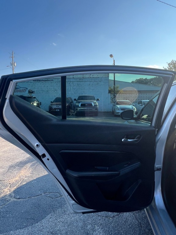 2020 Nissan Altima Image 11