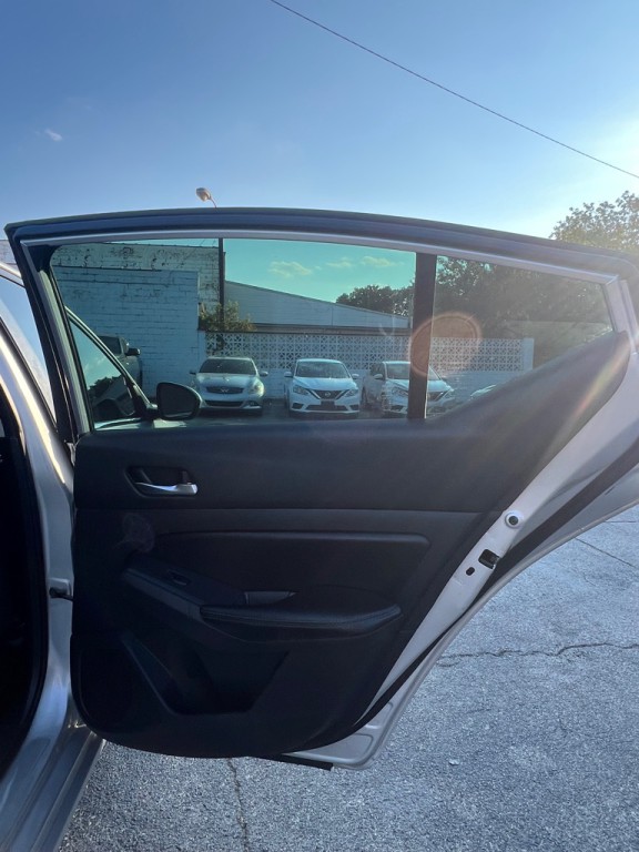 2020 Nissan Altima Image 13