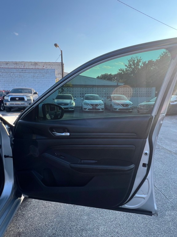 2020 Nissan Altima Image 15