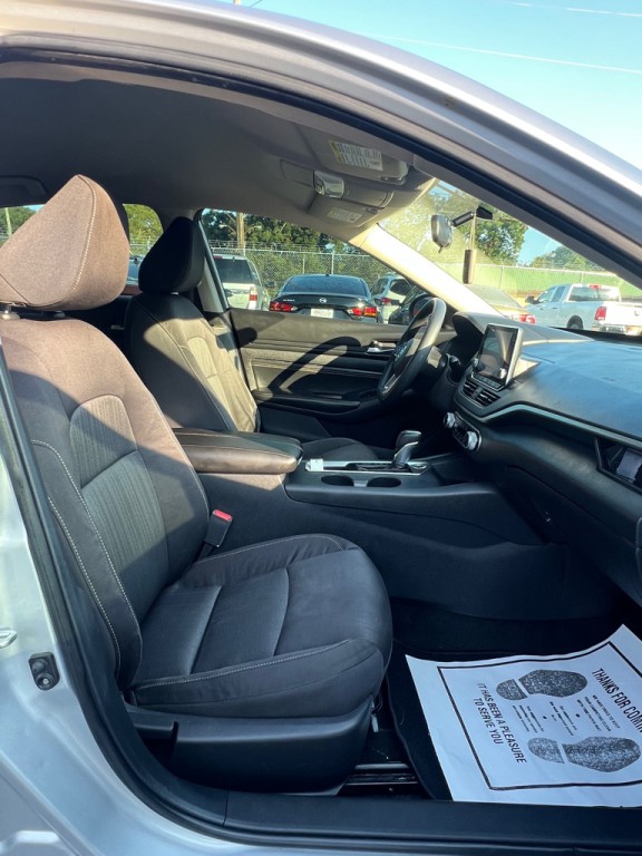 2020 Nissan Altima Image 16