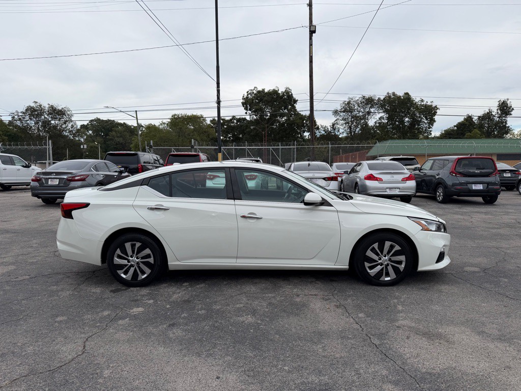 2020 Nissan Altima Image 7