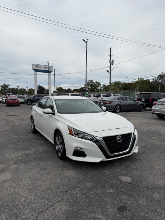 2020 Nissan Altima Image 8