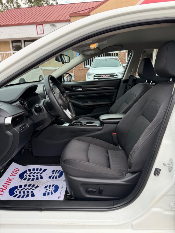 2020 Nissan Altima Image 10