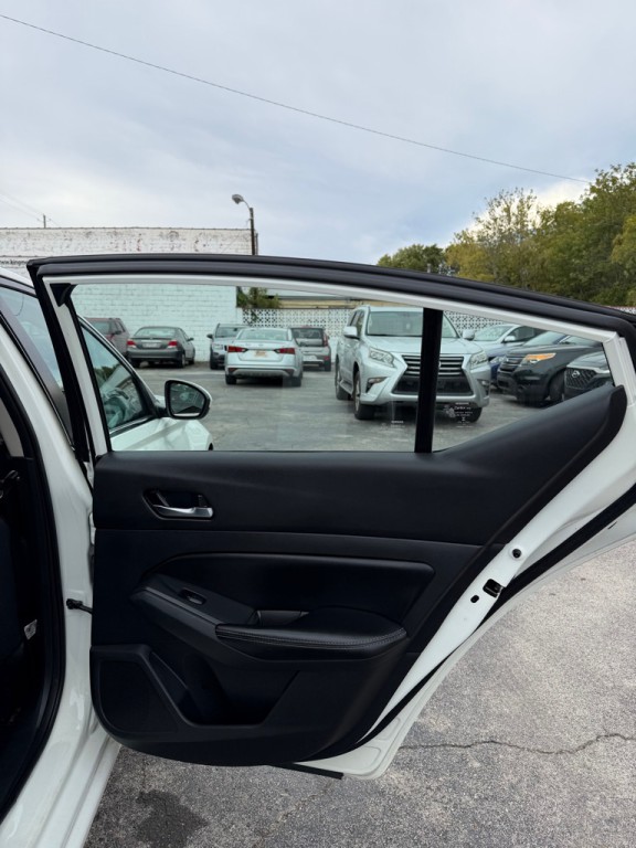 2020 Nissan Altima Image 12