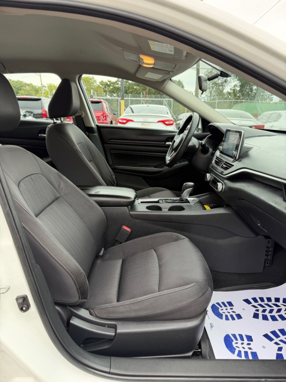 2020 Nissan Altima Image 15