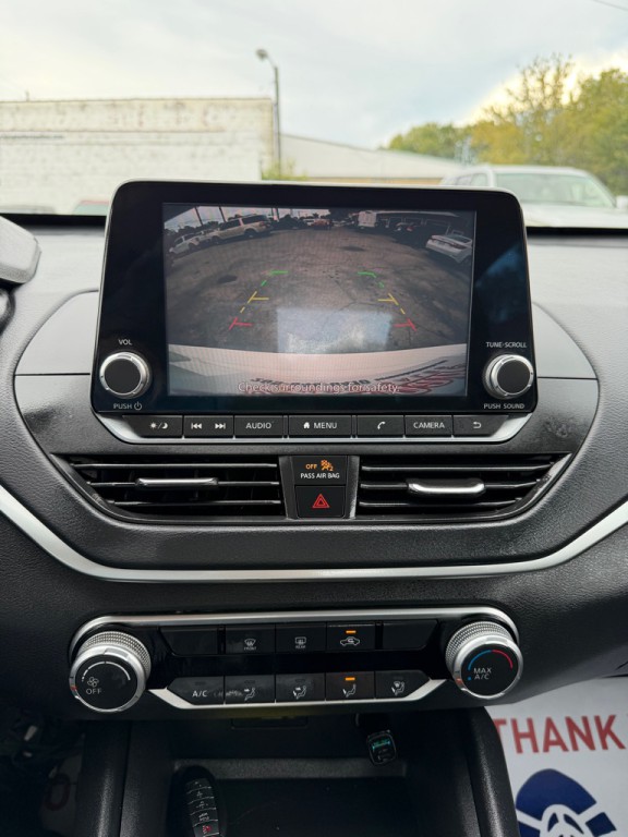 2020 Nissan Altima Image 17