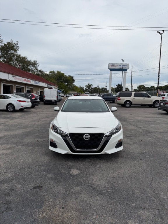 2020 Nissan Altima Image 2