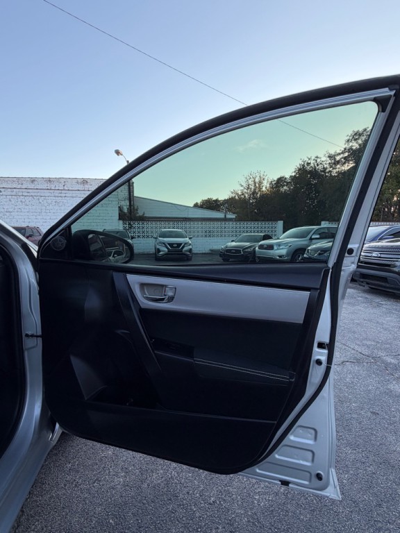 2017 Toyota Corolla Image 13