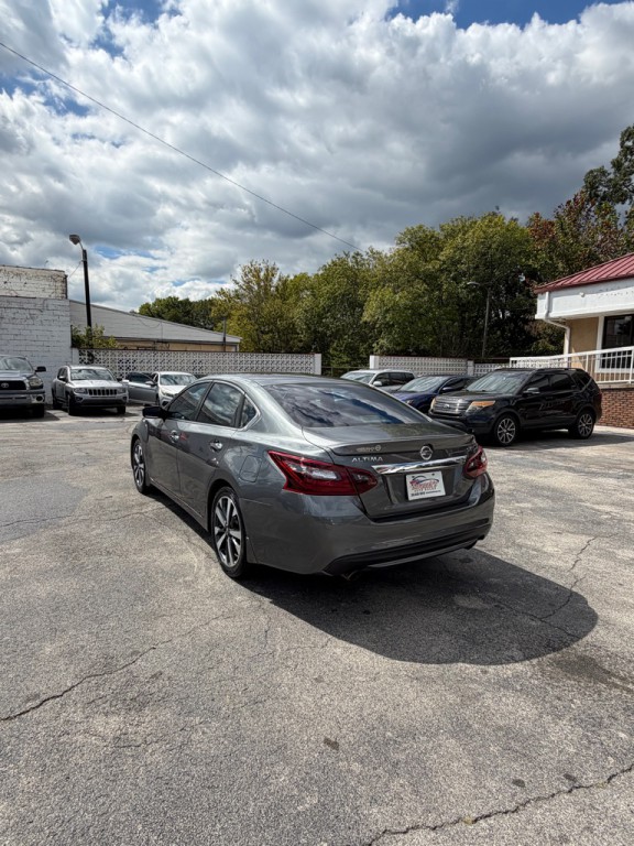 2017 Nissan Altima Image 4