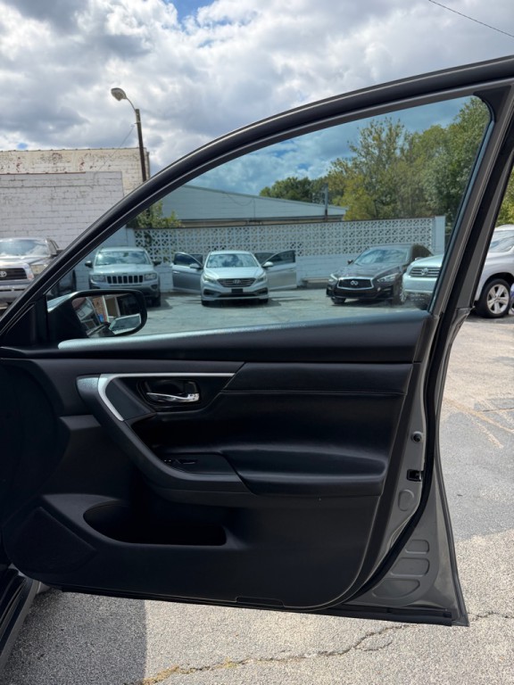 2017 Nissan Altima Image 13