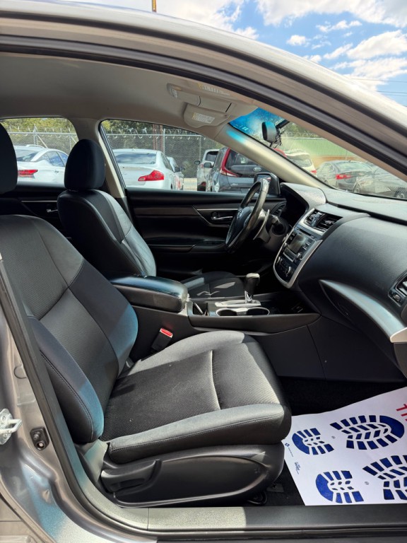 2017 Nissan Altima Image 14