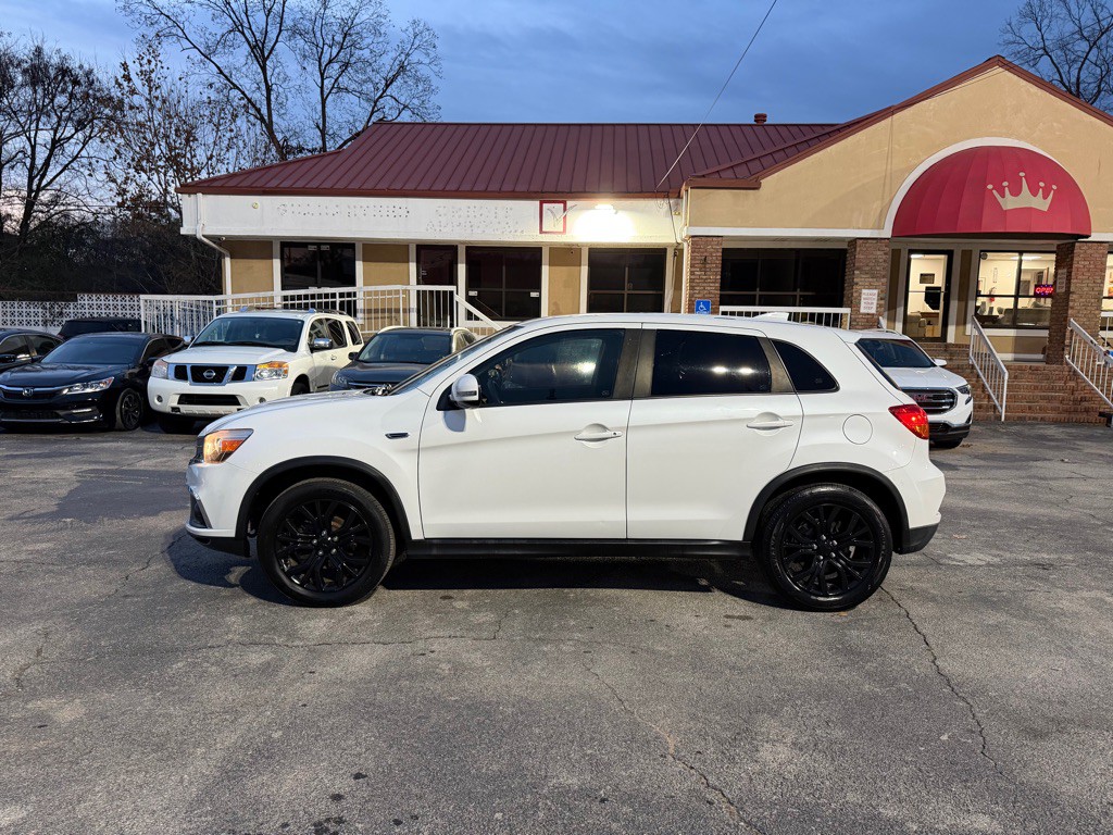 2018 Mitsubishi Outlander Image 2