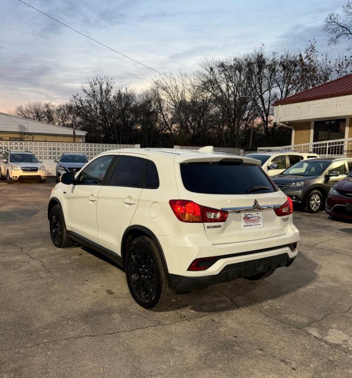 2018 Mitsubishi Outlander Image 3