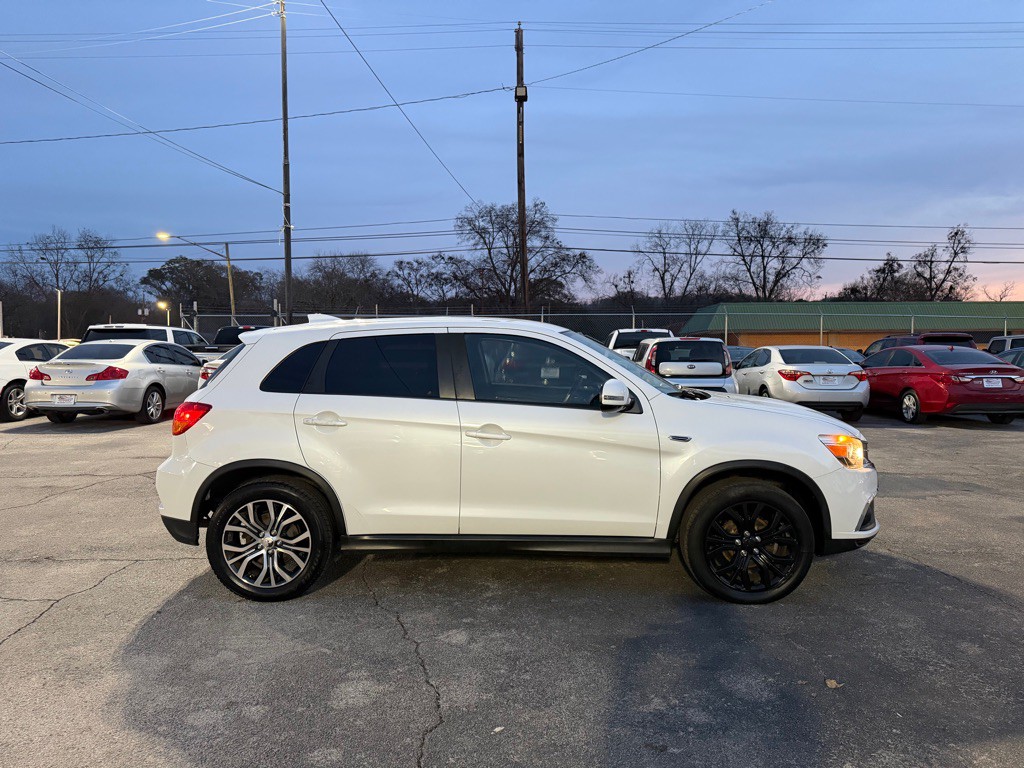 2018 Mitsubishi Outlander Image 6