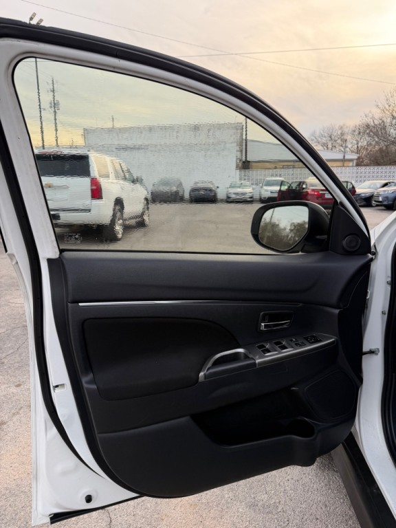 2018 Mitsubishi Outlander Image 8