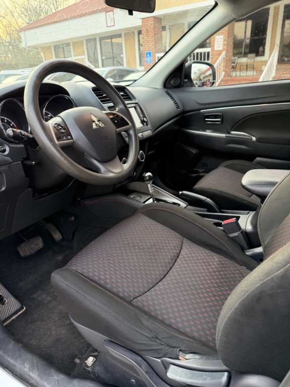 2018 Mitsubishi Outlander Image 9