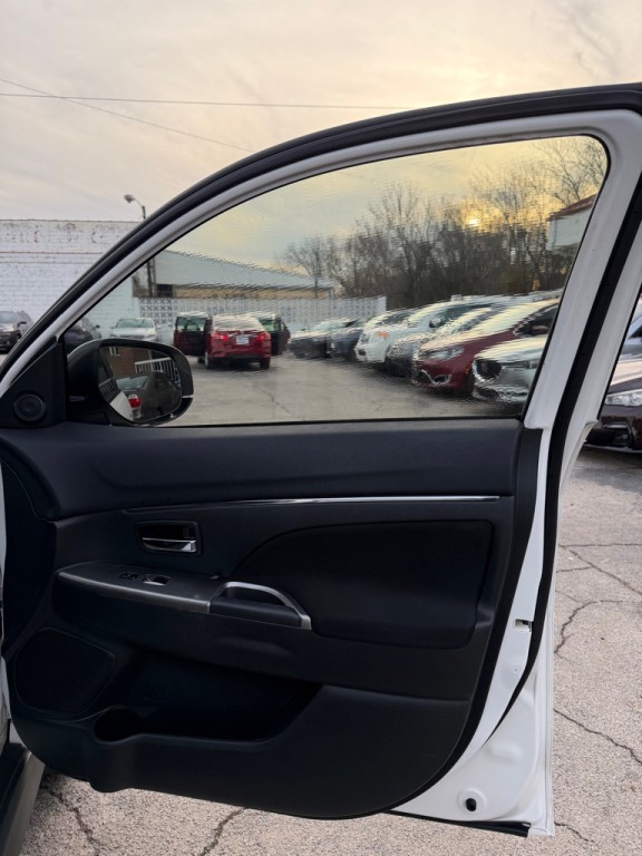 2018 Mitsubishi Outlander Image 12