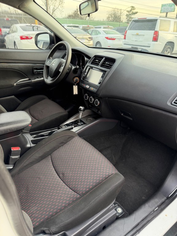 2018 Mitsubishi Outlander Image 13