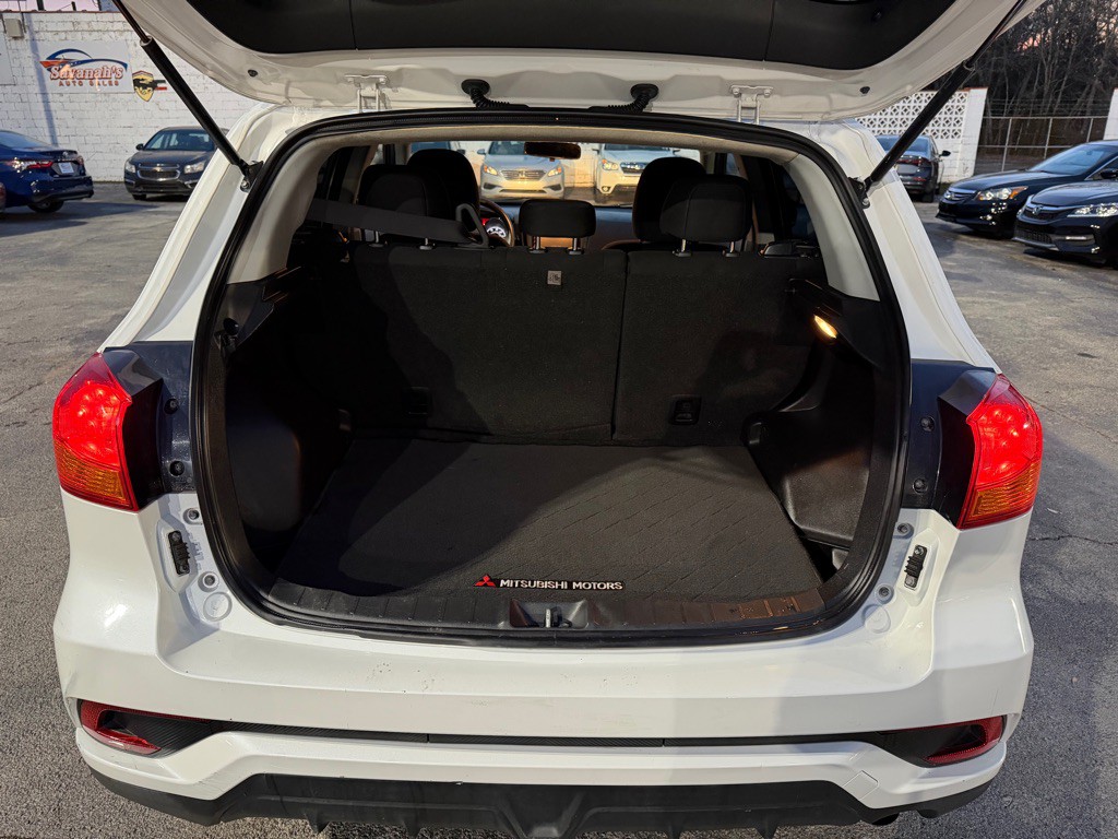 2018 Mitsubishi Outlander Image 18