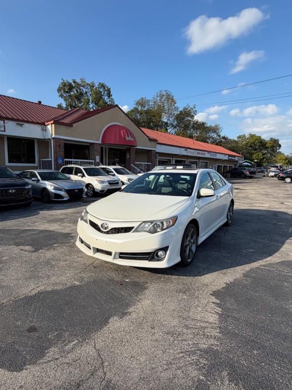 2014 Toyota Camry Image 2