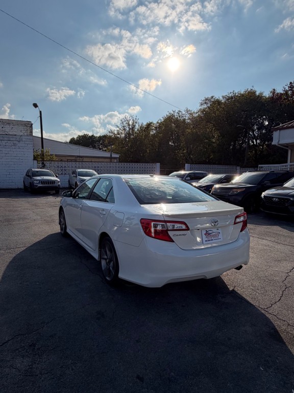 2014 Toyota Camry Image 4