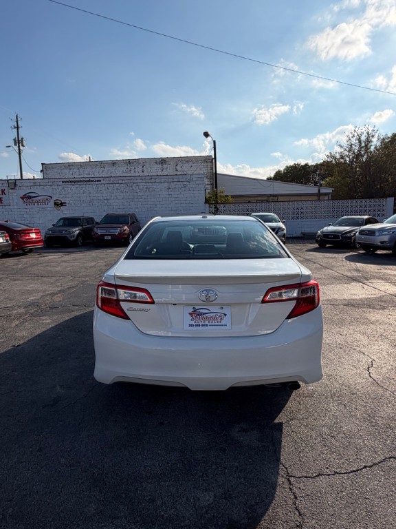 2014 Toyota Camry Image 5