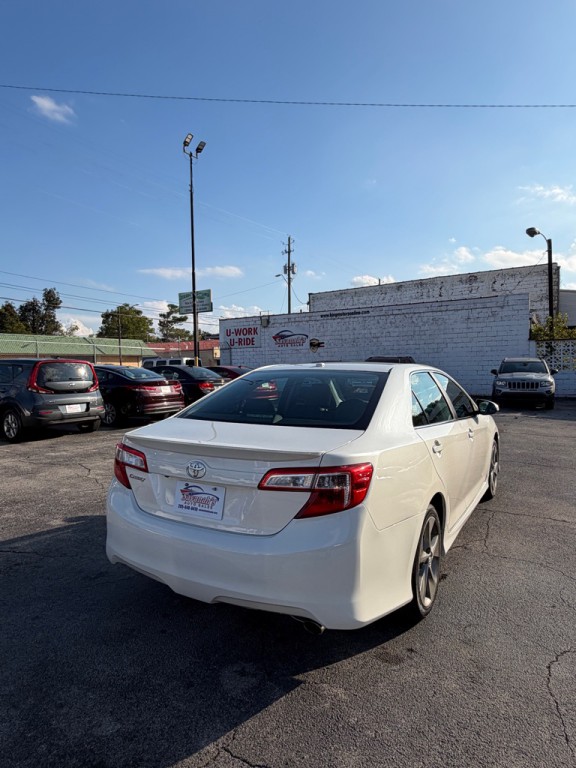 2014 Toyota Camry Image 6