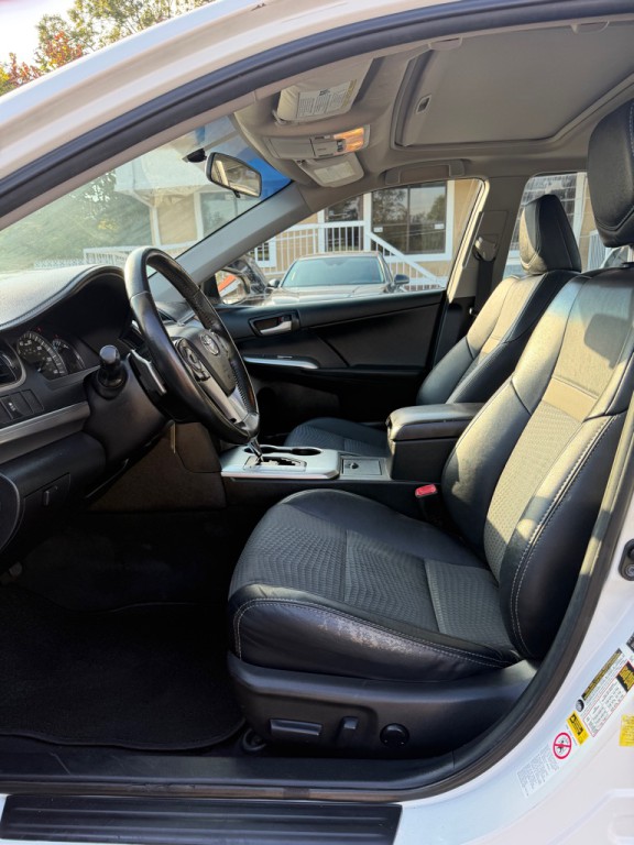 2014 Toyota Camry Image 10