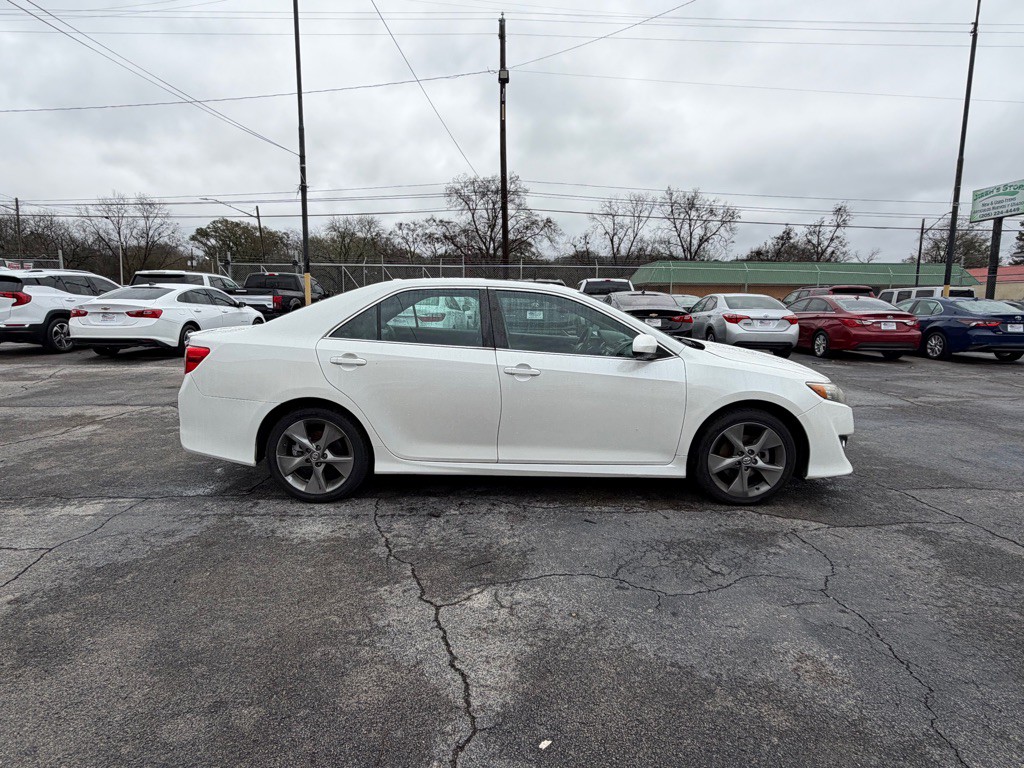 2014 Toyota Camry Image 6