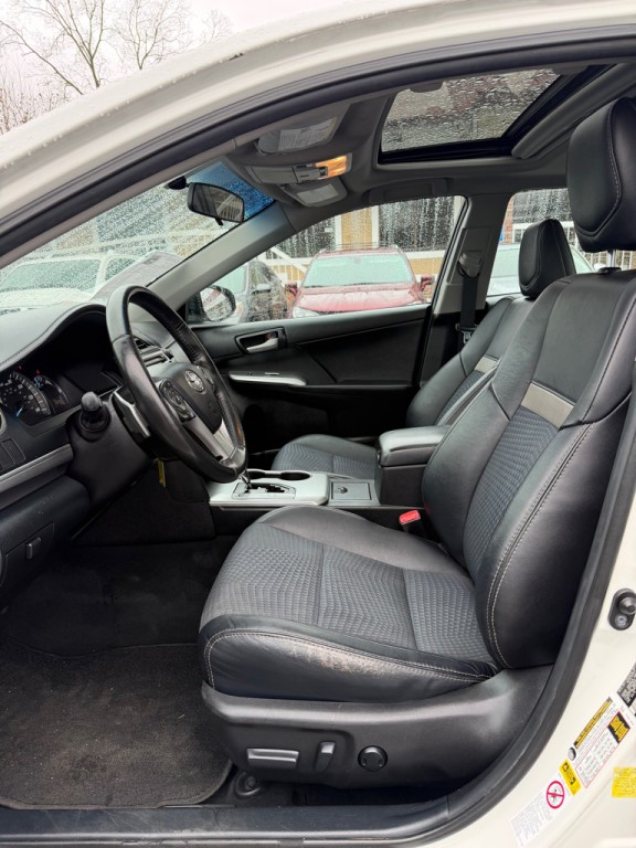 2014 Toyota Camry Image 10