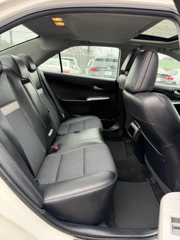 2014 Toyota Camry Image 12