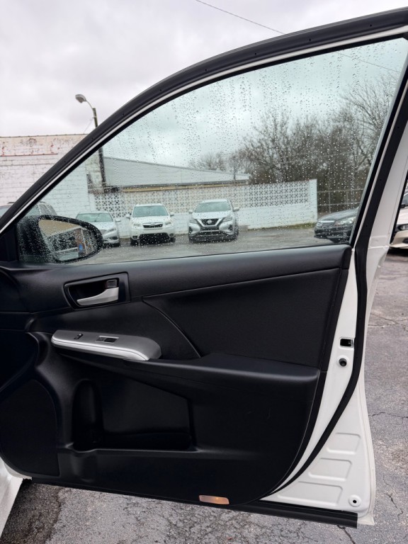 2014 Toyota Camry Image 13