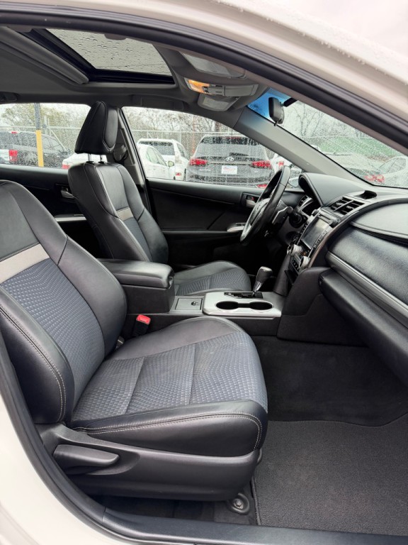 2014 Toyota Camry Image 14
