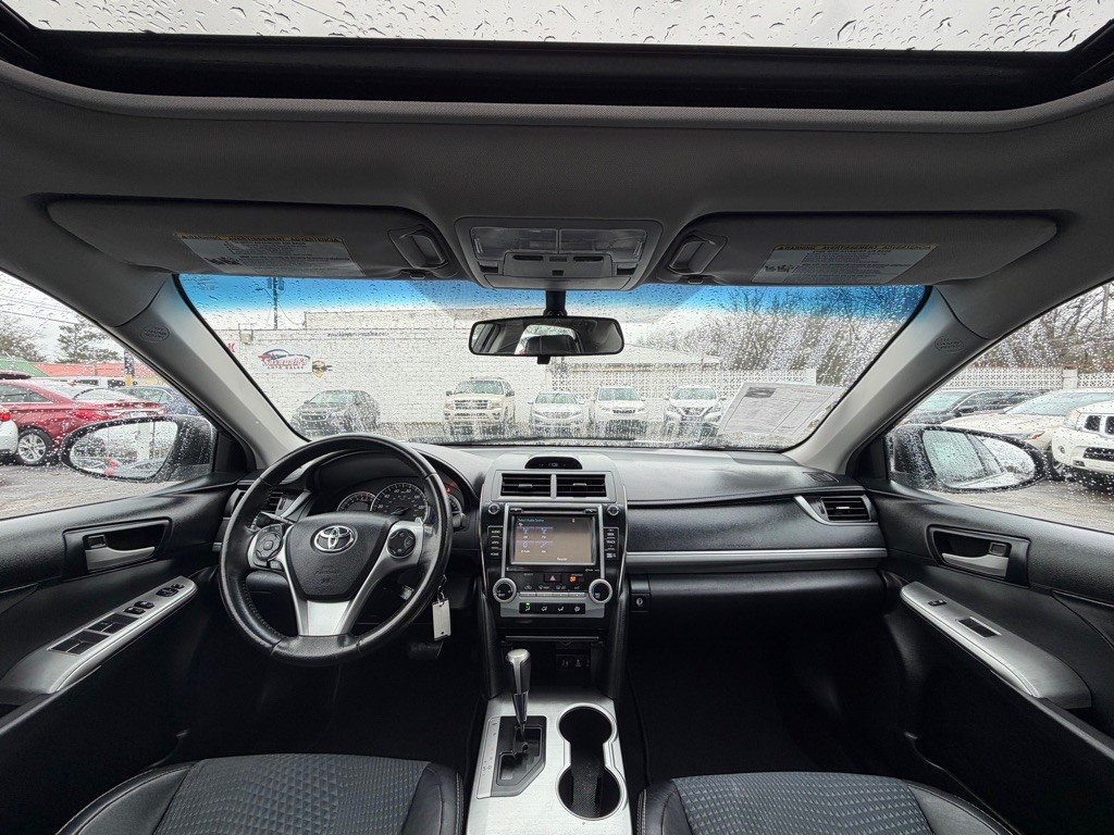 2014 Toyota Camry Image 15