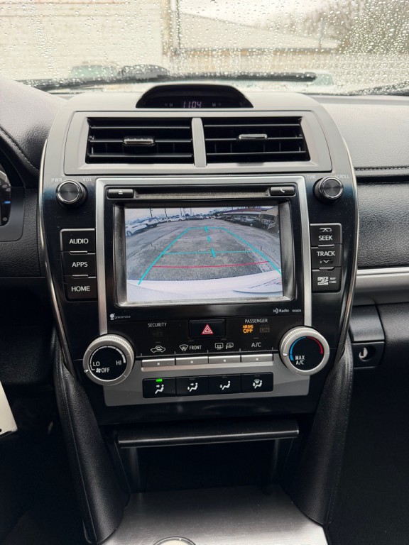 2014 Toyota Camry Image 17