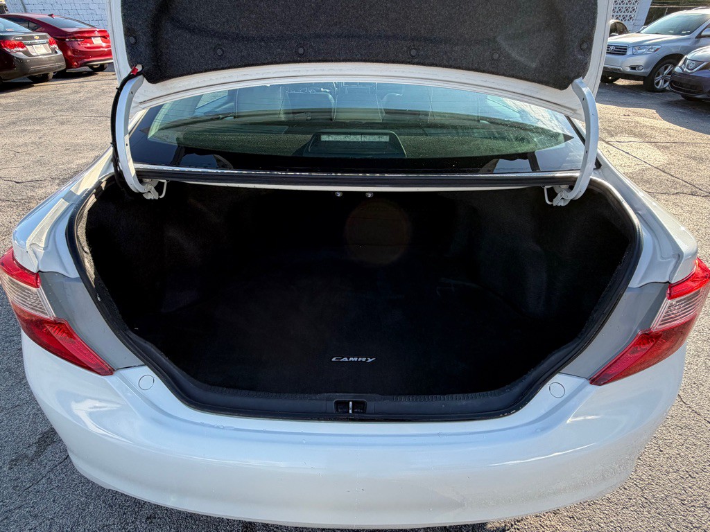 2014 Toyota Camry Image 19