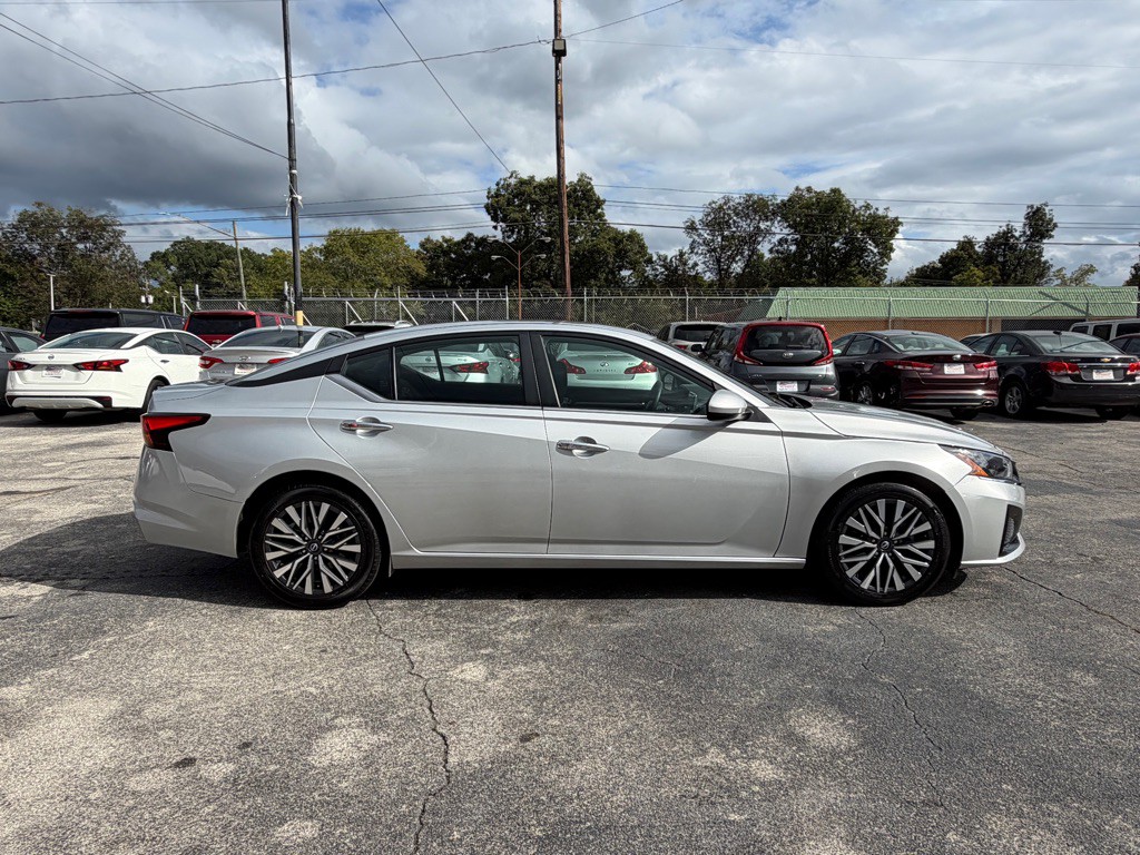 2023 Nissan Altima Image 7