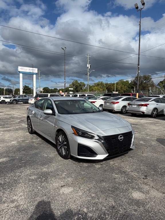 2023 Nissan Altima Image 8