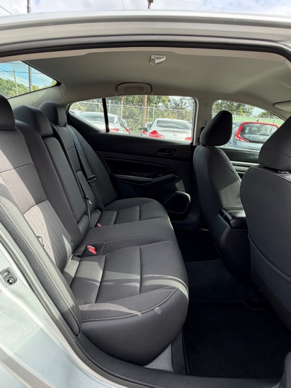 2023 Nissan Altima Image 13