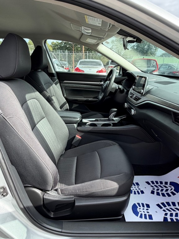 2023 Nissan Altima Image 15