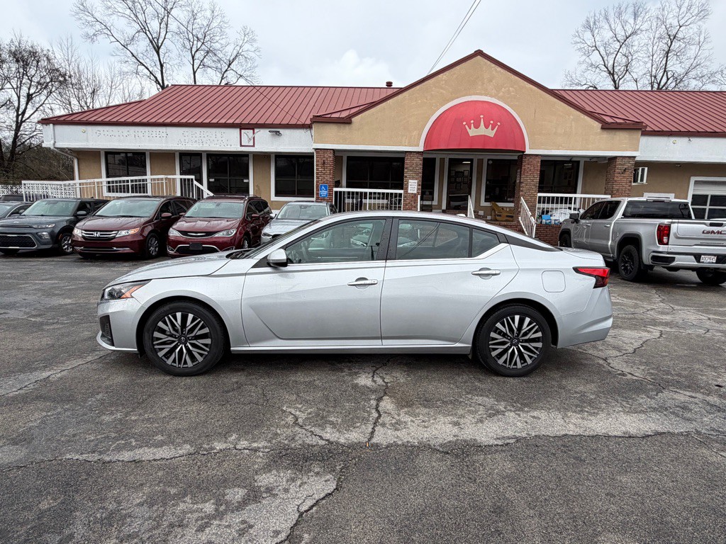 2023 Nissan Altima Image 2